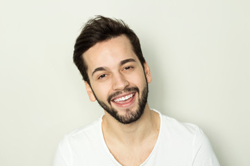 Obraz premium Handsome smiling man with white teeth