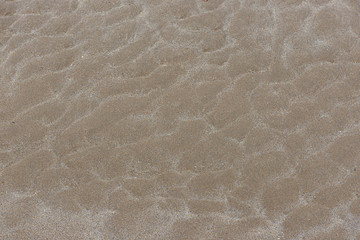 France. sable sur une plage à marée basse. Vagelette ou petite dunes de sable laissé par le...