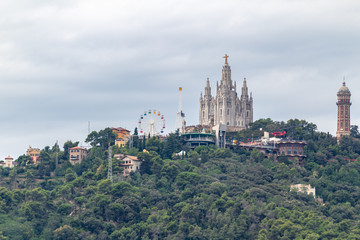 Fototapeta premium Barcelona tibidago view from park guel