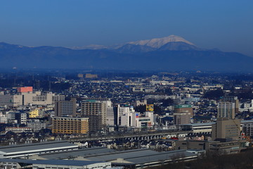 青空と奥羽山脈