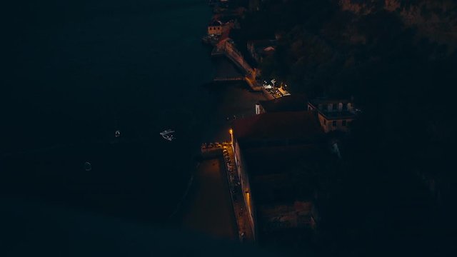 Vue du ciel d'un bar en board de mer