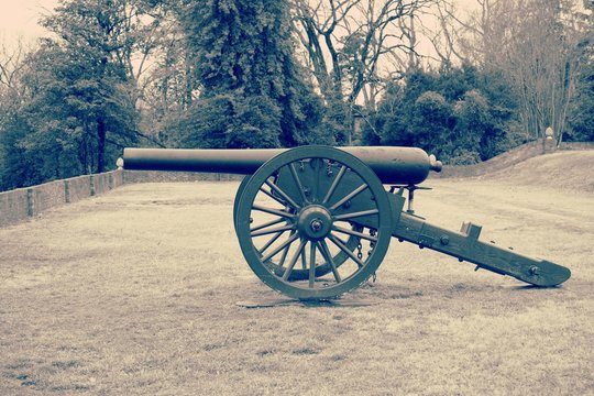 Black And White Old Photo Vintage Look Of US Civil War Ear Cannon In Fredericksburg Virginia. 