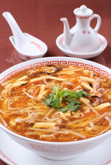 出来立てアツアツの野菜たっぷりの五目ラーメン