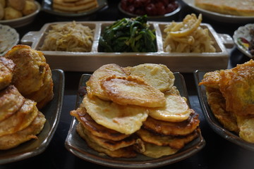 맛있는 고구마전과 여러 음식 들