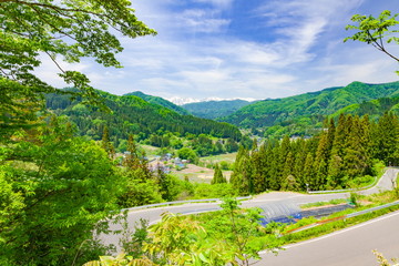 Fototapeta na wymiar 長野市鬼無里の春の風景、遠くに見えるのは北アルプス