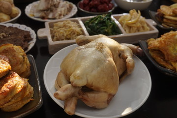 맛있는 통닭과 여러 음식들