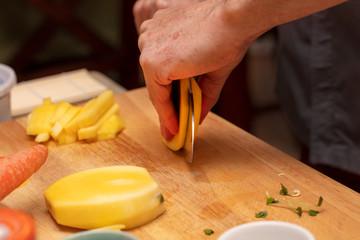 Chef demonstrating how to cut veggies for a food preparation class