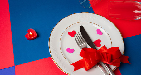  white plate with red blue background and red hearts for valentines dinner