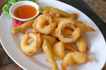 fried shrimp and vegetable on plate for served in a restaurant