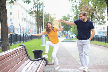 Obraz premium Young happy couple have fun in the park.