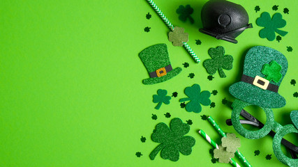 Fototapeta St Patricks Day banner design with Irish elf hats, pot of gold, shamrock leaf clovers, glasses on green background. Happy St. Patrick's Day concept. Greeting card template, poster, flyer mockup obraz