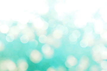 Obraz premium Beautiful abstract bokeh lights in green, turquoise and white tone for festive background and seasons greetings concept. Making glossy decoration and wallpaper