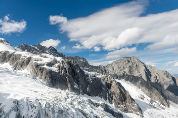 Obraz premium High mountains under snow