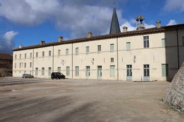 Fototapeta premium Abbaye d'Ambronay construite au 8 ème siècle - Département de l'Ain - Région Rhône Alpes - France - Vue extérieure