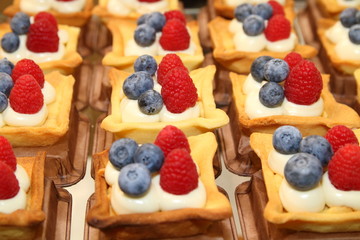 essen,dessert,kuchen,beere,waffel,creme,backwaren