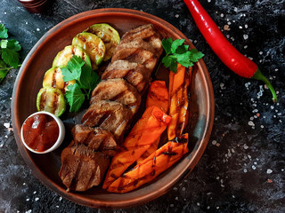 Grilled beef tongue with zucchini and pepper.