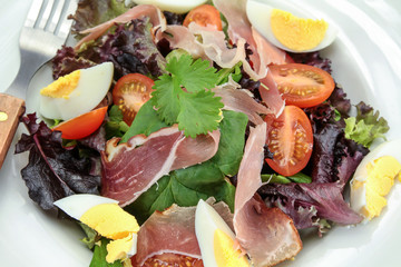 assiette de salade verte au magret de canard