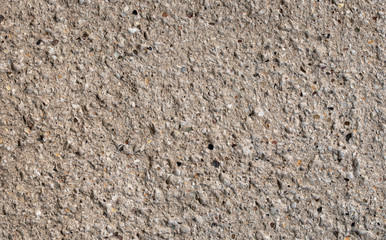Oberfläche einer ungestrichene und verputzte Hauswand mit groben Poren