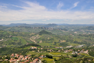 Fototapeta na wymiar italian village spread out among the hills