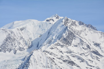 Fototapeta na wymiar Montagnes enneigées des Alpes Megève Haute Savoie France