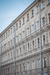 Fototapeta na wymiar Large beautiful building in St. Petersburg