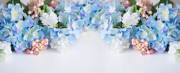 Foto op Plexiglas Flower frame, banner. Postcard with blue hydrangea flowers on a white background. Space for text. © Марина Шавловская