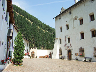 Abbazia di Monte Maria sopra Burgusio