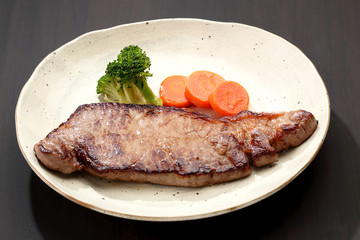 サーロインステーキ　和皿