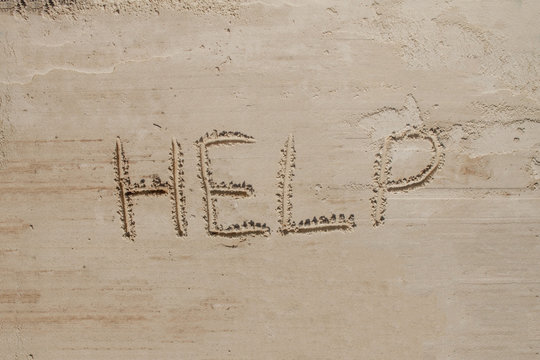 Help me the inscription on the sand. Please help me. On a tropical beach