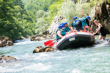 Rafting team stucked on the river
