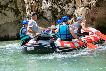 Rafting team stucked on the river