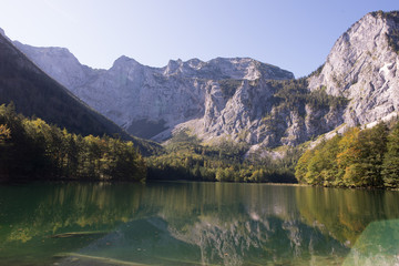 Fototapeta na wymiar Spiegelung im Bergsee