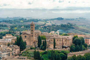 Obraz premium Landscape of Old Town of medieval city of Siena in the cloudy autumn day, Tuscany, Italy