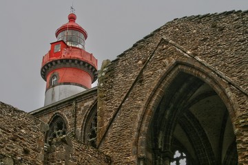 La pointe Saint-Mathieu (Beg Lokmazhe en breton) est une pointe du Finistère située à proximité...