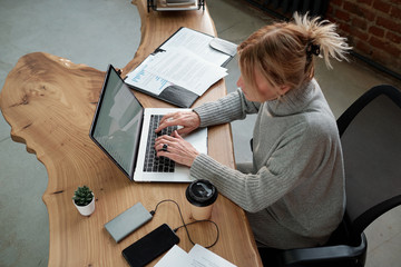 Preparing business report