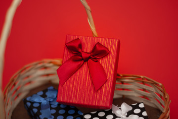 Regalo san valentín obsequio con moño rojo
