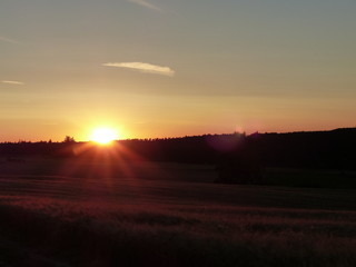 Fototapeta na wymiar Sonnenuntergang auf dem Land