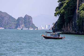 Fototapeta na wymiar Junk boat sailing on Ha Long bay.