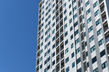 Obraz premium skyscraper architecture building exterior of modern residential condominium in the city