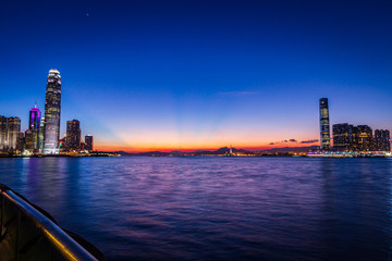 Naklejka premium Hong Kong harbour side at sun set magic hour