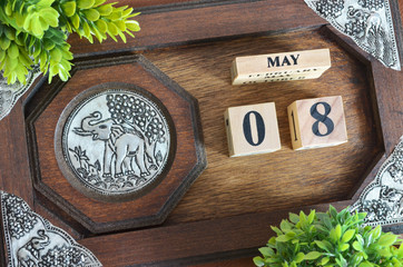 Date 8, May month with elephant silver wooden design.