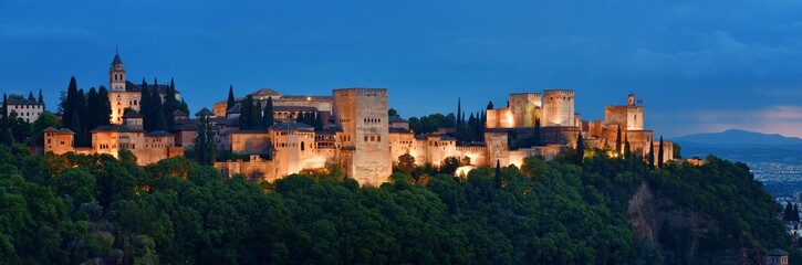 Fototapeta premium Granada Alhambra panoramic view at night