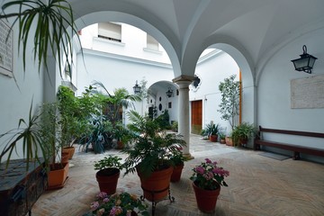 Fototapeta na wymiar Seville courtyard
