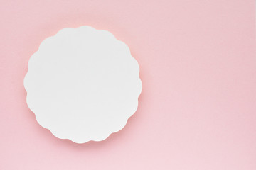 ピンクの紙と白い紙