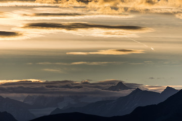 Fototapeta na wymiar Sonnenaufgang in den Alpen im Herbst