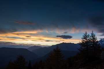 Naklejka na ściany i meble Sonnenaufgang in der Schweiz