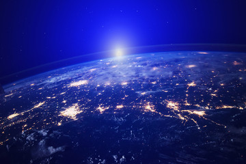 Obraz premium Wschód słońca nad Ziemią. Koncepcja sieci szybkiego internetu na całym świecie. Przemysł 4.0