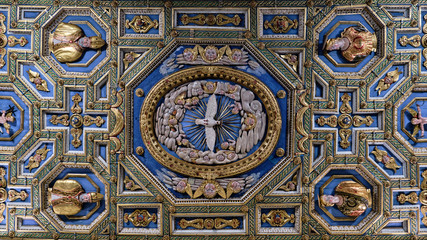 Fototapeta na wymiar Foto scattata nel centro storico di Volterra all'interno della Cattedrale di santa Maria Assunta.