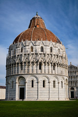 Foto scattata al Battistero nella famosa Piazza dei Miracoli a Pisa.