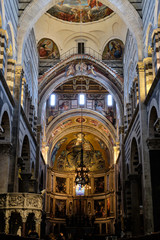 Naklejka premium Foto scattata all'interno della Cattedrale nella famosa Piazza dei miracoli a Pisa.